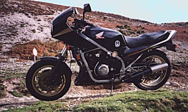 VF750F